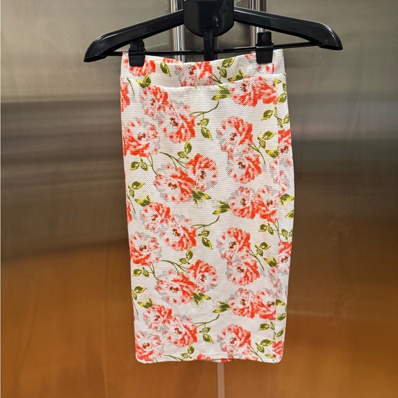 UK2LA Dresses & Skirts - UK2LA Floral Pencil Skirt - White and Red